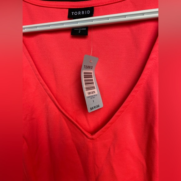 BNWT Torrid size 2 sleeveless top - Picture 2 of 3